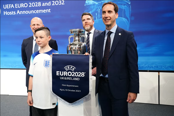 【欧洲杯】2024年欧洲杯：英格兰队担心凯尔·沃克的男友和妻子可能会在看台上见面